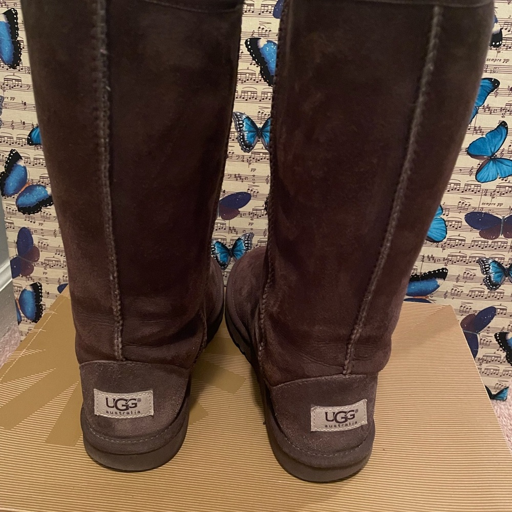 Clearance: “UGG” kids 6 women’s 8-8.5! - Picture 6 of 10